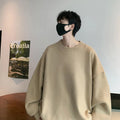 Men's loose-fitting round neck pullover sweater in solid colour with long sleeves