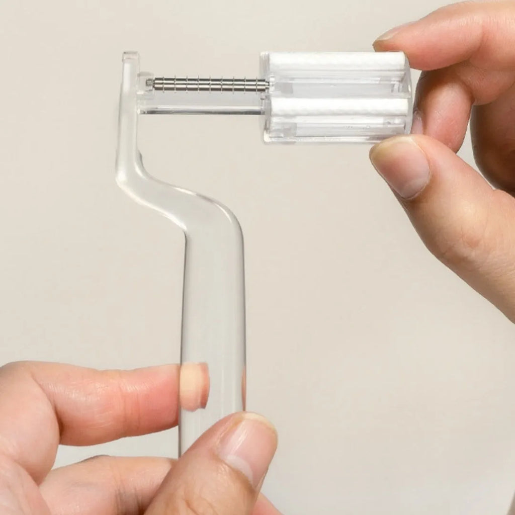 Micro needle roller mesotherapy facial care instrument with 0.25mm needle length and 3ml liquid tank