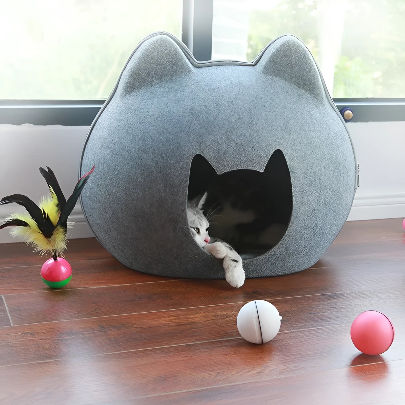 Felt cat litter enclosure in grey, 54x38x45cm, with open entrance for indoor use
