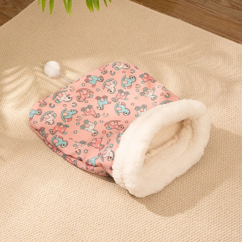 Flannel cat sleeping bag nest measuring 50x40 cm in pink Trojan design