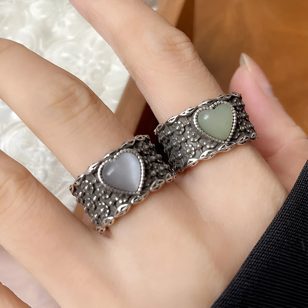 Retro wide-faced heart-shaped adjustable ring in white or green colour