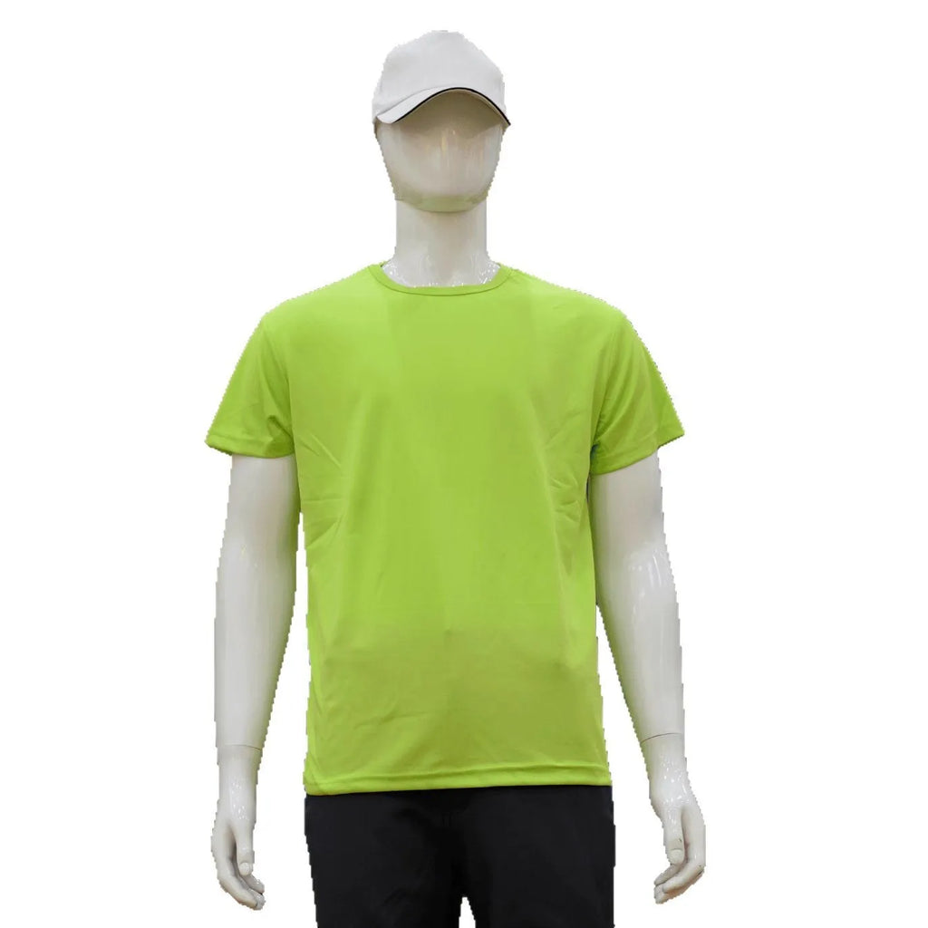 Man wearing a slim-fit quick-dry short-sleeve T-shirt in a solid colour.