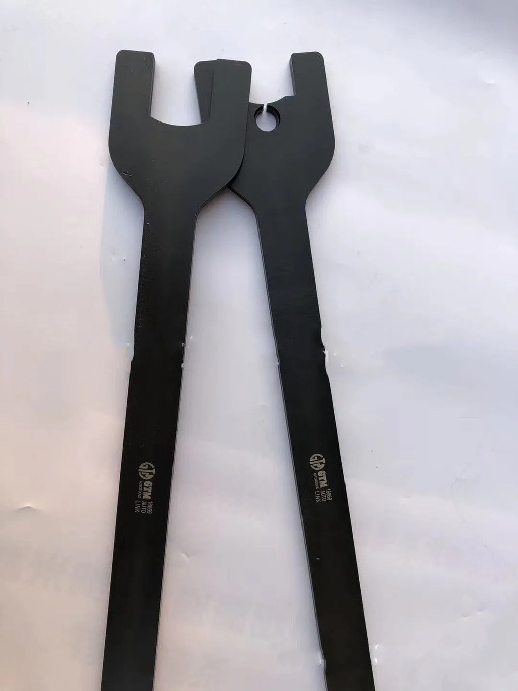 Land Rover fan wrench set showing 36mm and 40mm alloy steel spanners for auto repair.
