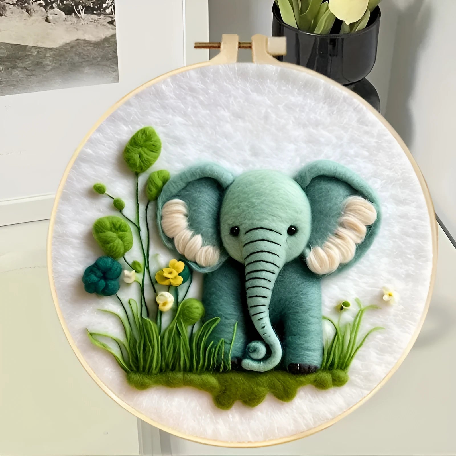 Round linen embroidery kit with wool felt pieces and embroidery frame for 20x20cm blanket painting