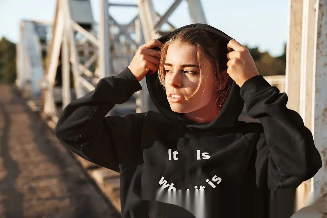 Fleece-lined hoodie sweater with smiley face print, regular fit, long sleeves, polyester fabric, available in black and pink