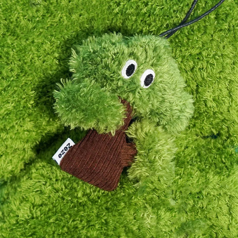 Pine tree shaped cat mint toy pendant with self-hi grinding feature in three sizes