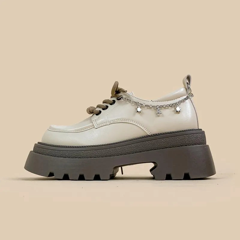 White British style women's platform Mary Jane shoes with chunky heel and front lace-up.