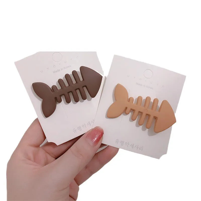 Minimalist fishbone pattern hair barrette with duckbill clip in a candy colour.