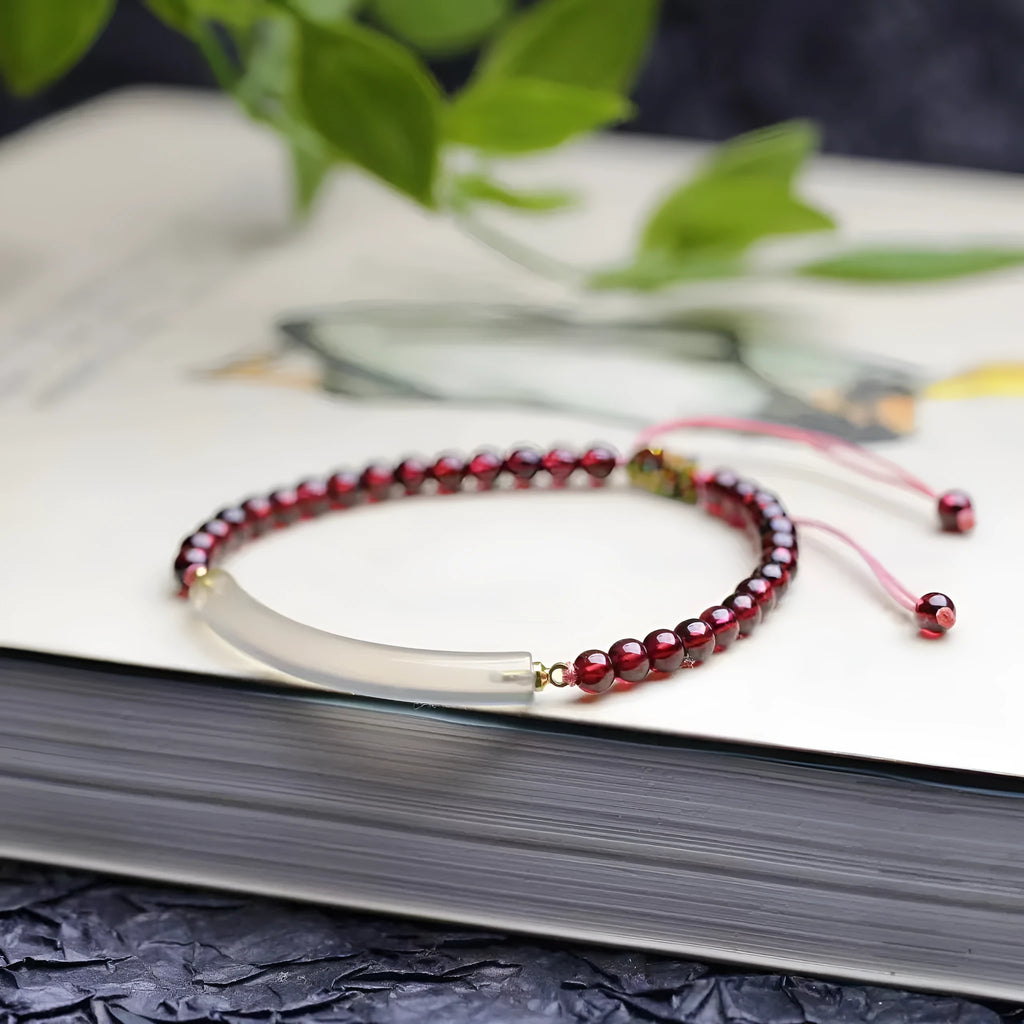 Red garnet and natural agate beaded bracelet with adjustable pull closure
