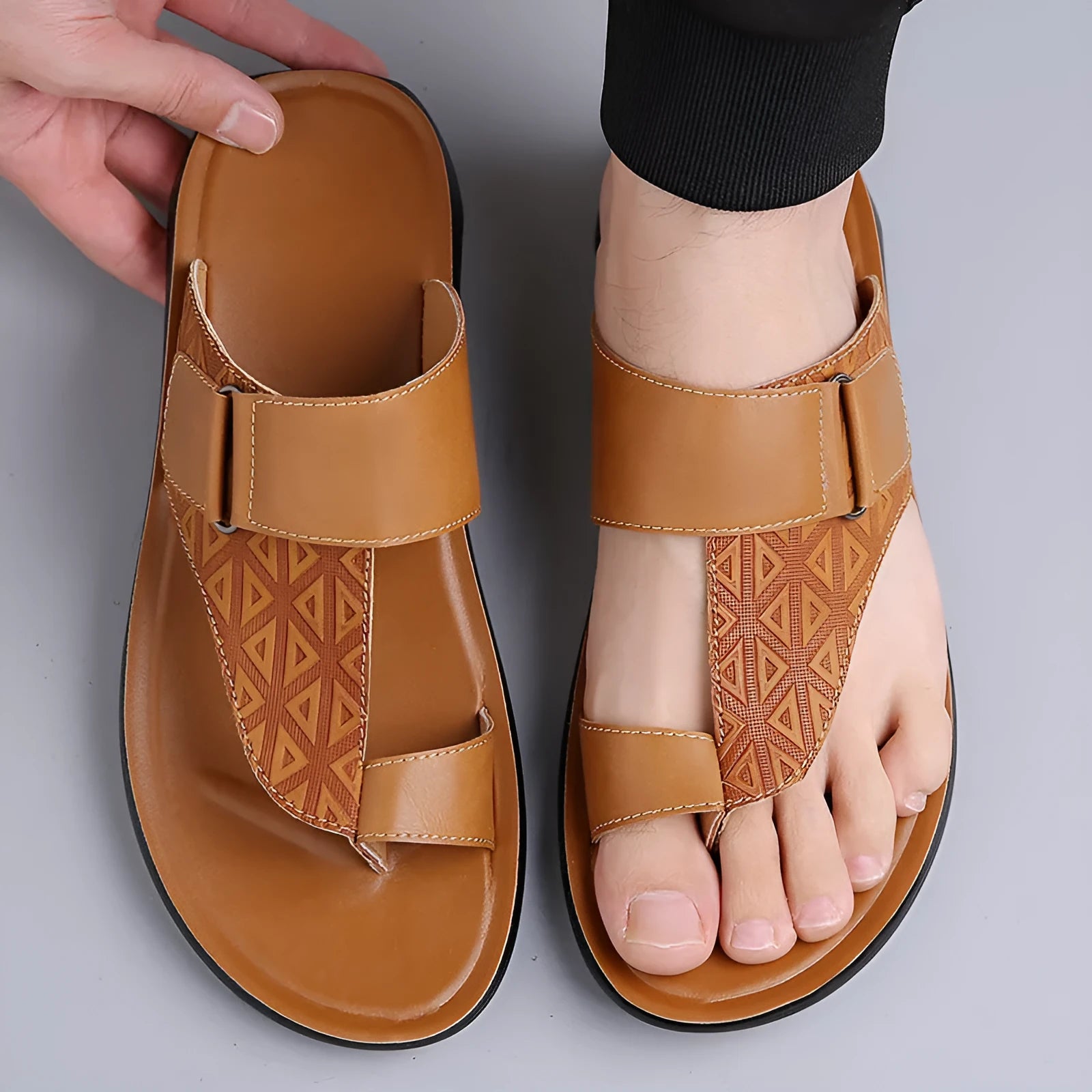 Men's simple beach slippers with cowhide uppers and rubber soles in light brown colour