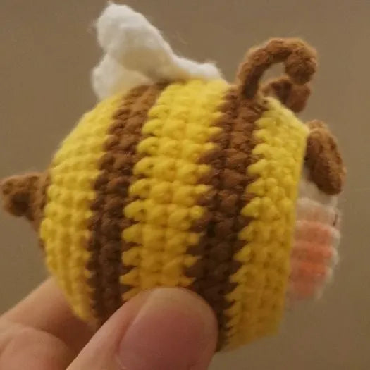 Handmade crocheted bee colonies for woolen dolls in plush with pendant decoration