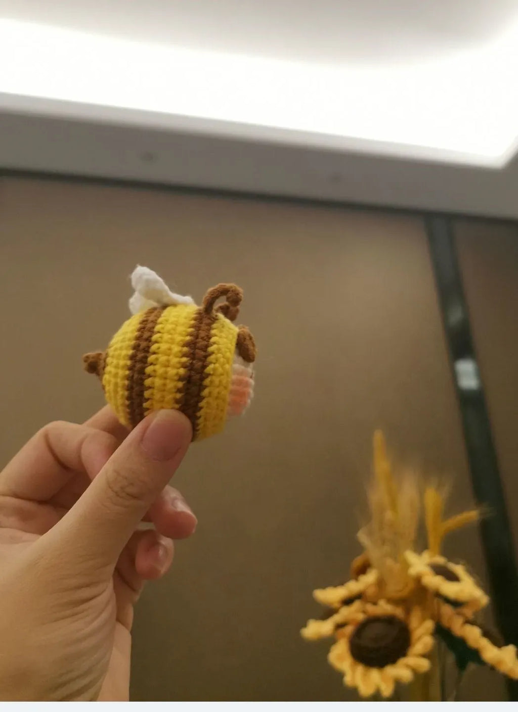 Handmade crocheted bee colonies for woolen dolls in plush with pendant decoration