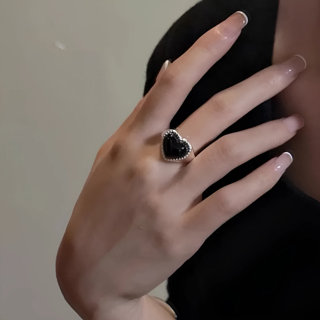S925 sterling silver ring with heart-shaped black agate and adjustable opening