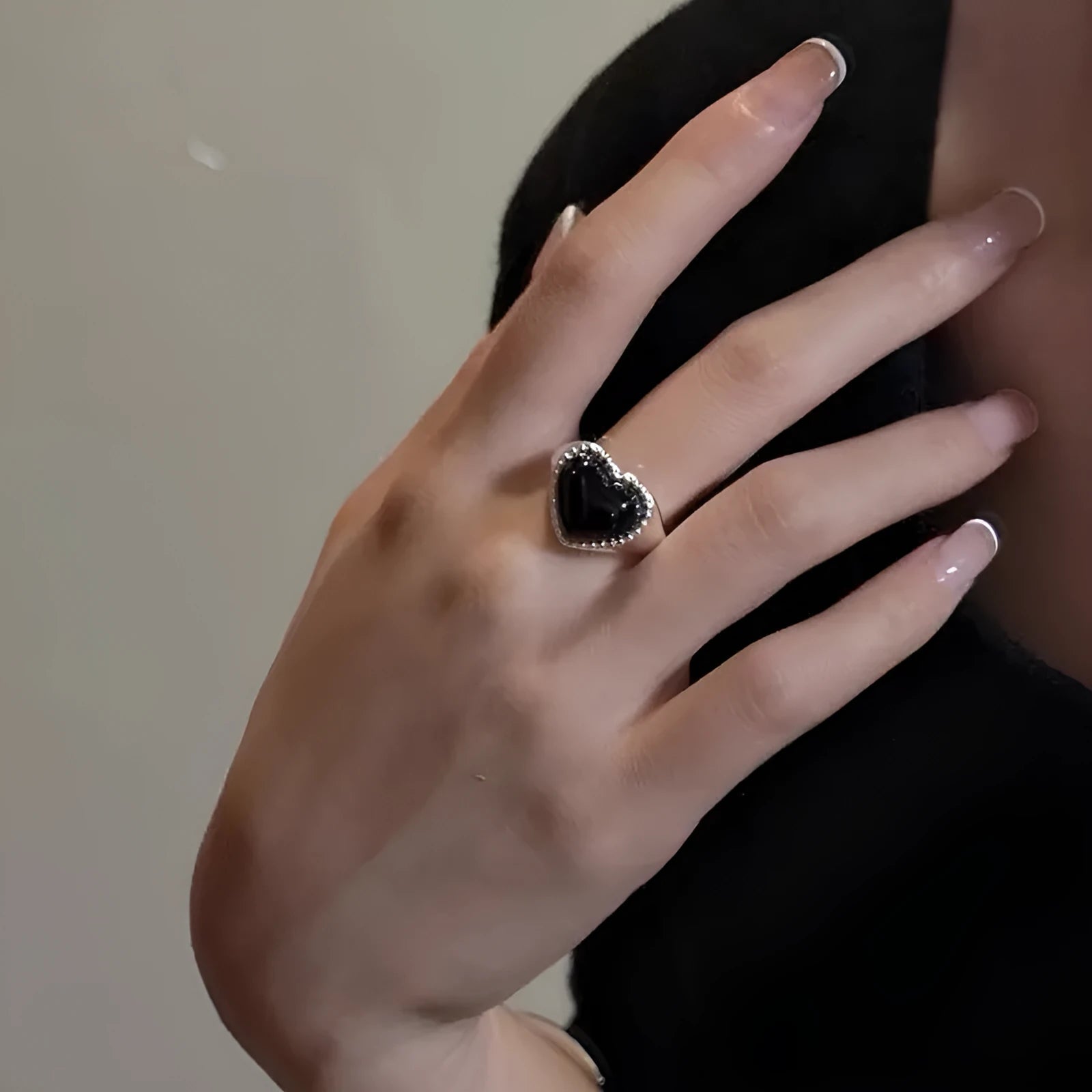 S925 sterling silver ring with heart-shaped black agate and adjustable opening