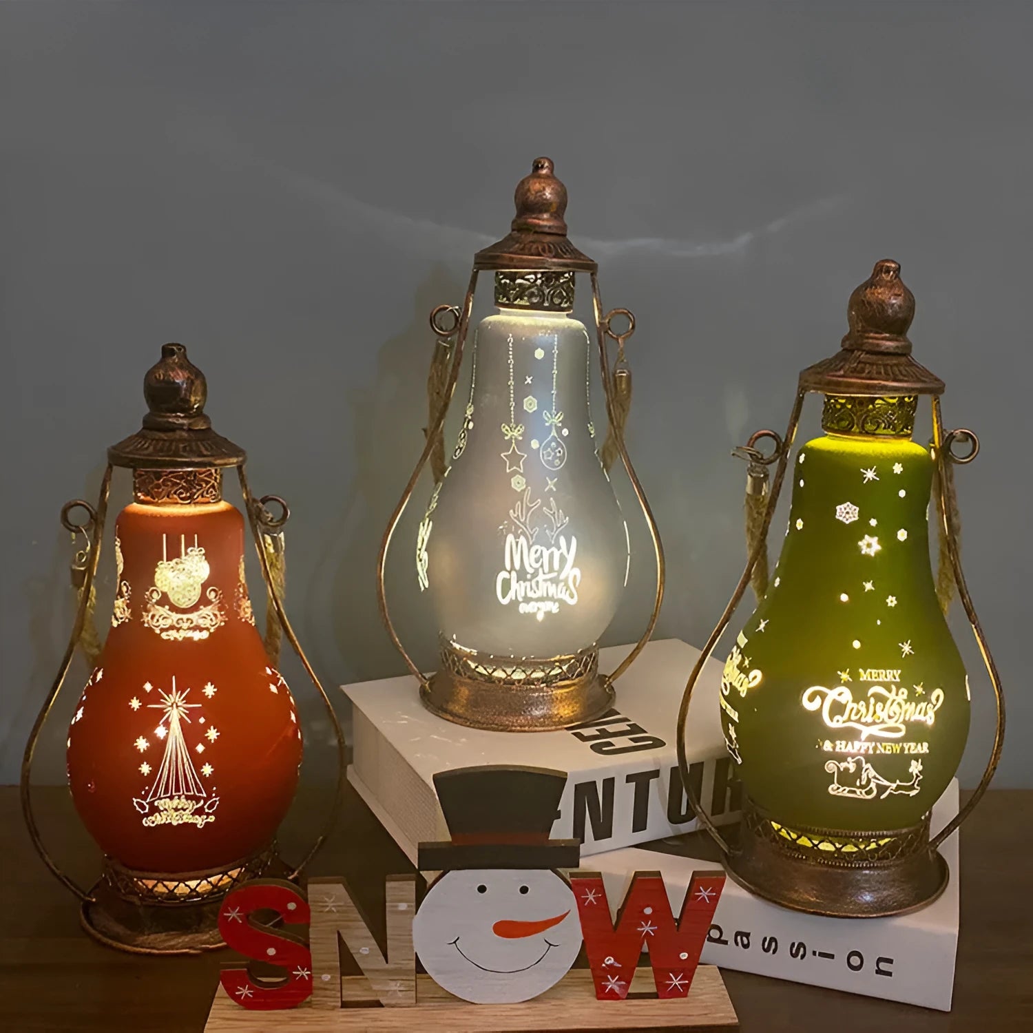 LED oil lamp decorative ornament in glass with polished finish, battery operated for Christmas and hotel displays