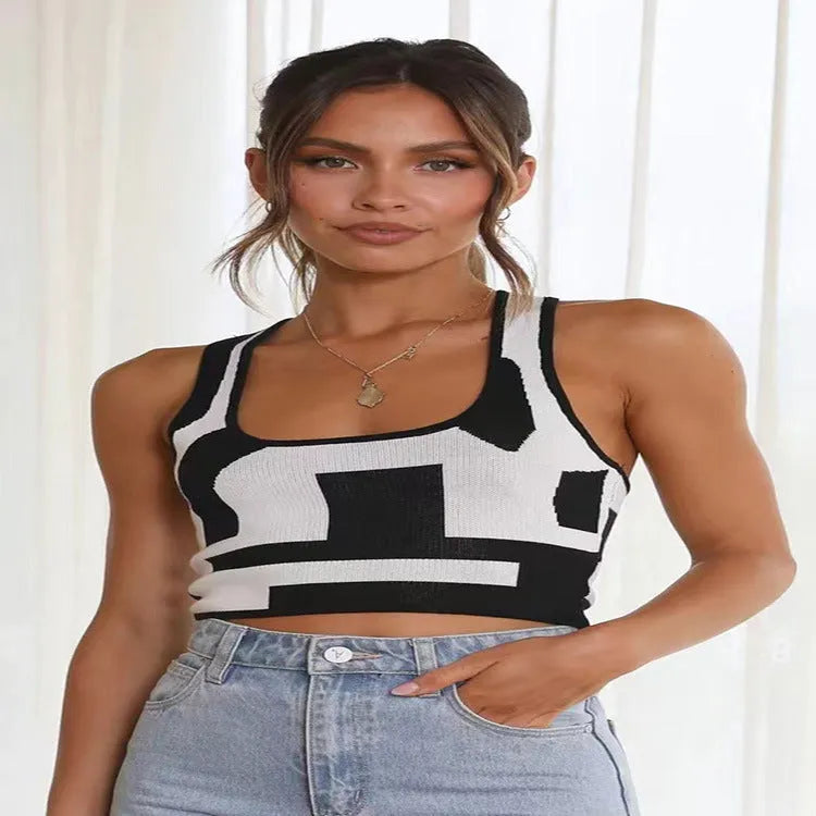Women's U collar camisole vest in contrast colours, slim fit street fashion top with exposed navel detail