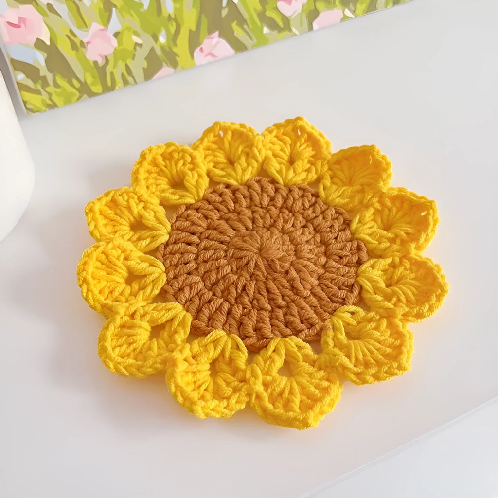 Hand-woven wool flower coaster with floral design, 15cm in diameter.