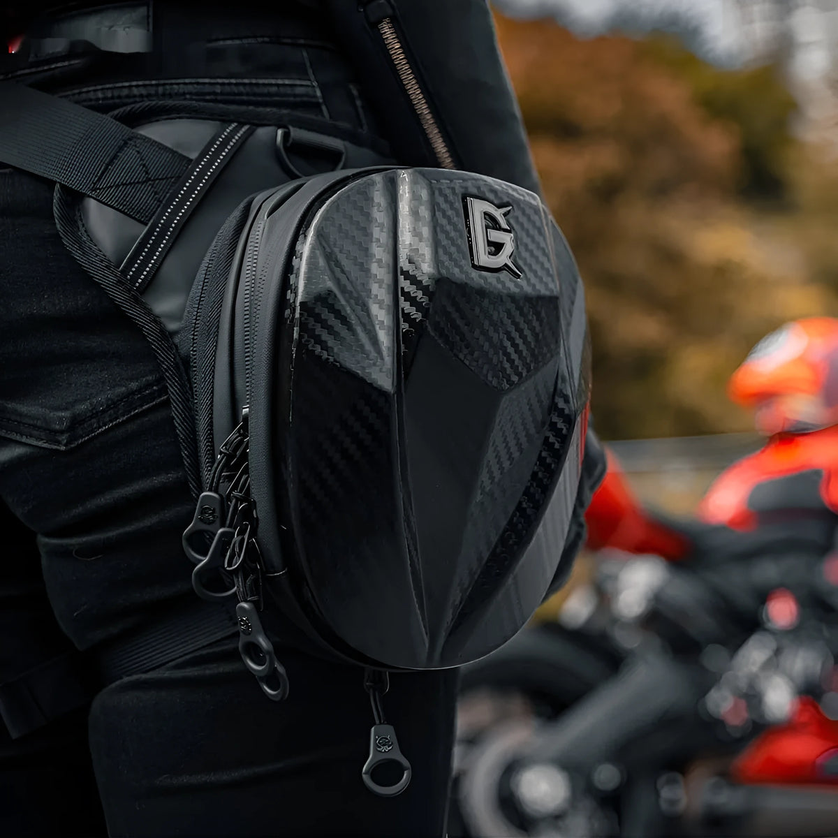 Devil Race black motorcycle leg bag with 4L capacity, polyester composite Oxford fabric and PC shell
