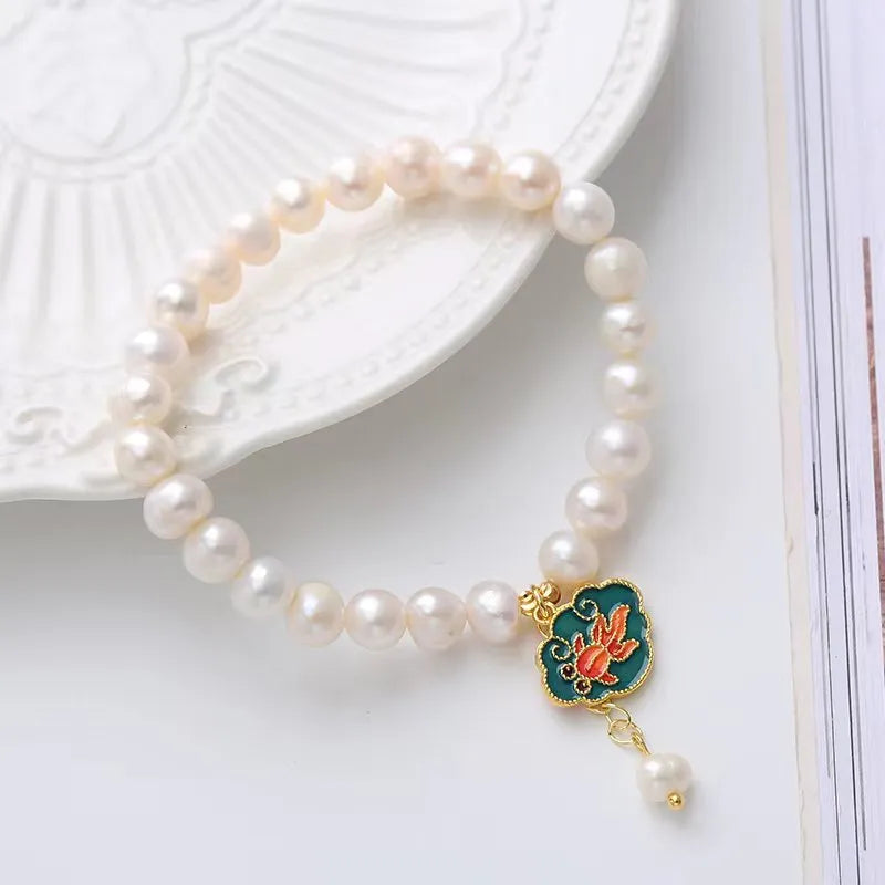 White freshwater pearl bracelet with goldfish pendant and water ripple design in vintage baroque style