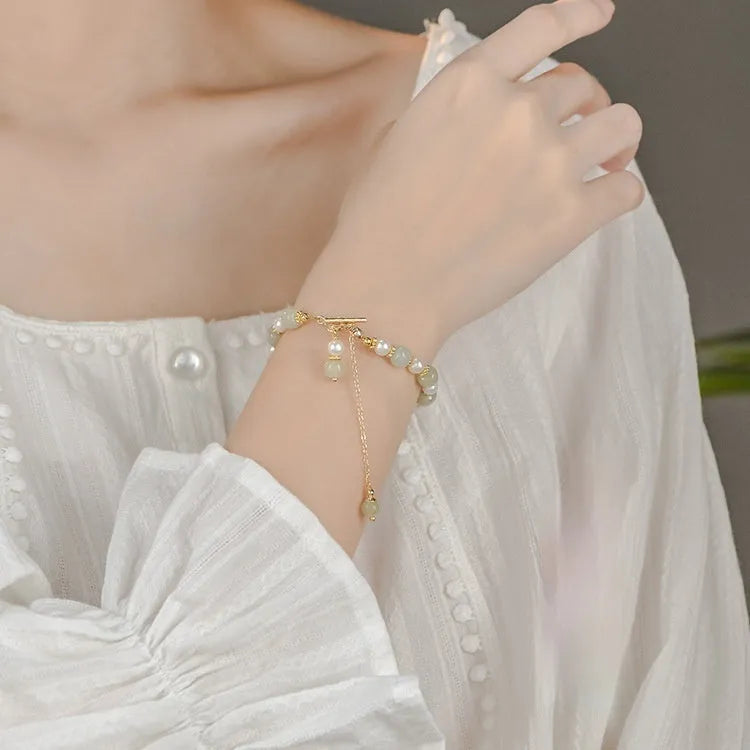 Gold-coloured Hetian jade bracelet with pearl pendant and Chinese style round beads
