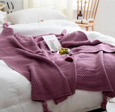 Nordic style fringed knit acrylic blanket in 130×170cm size on sofa