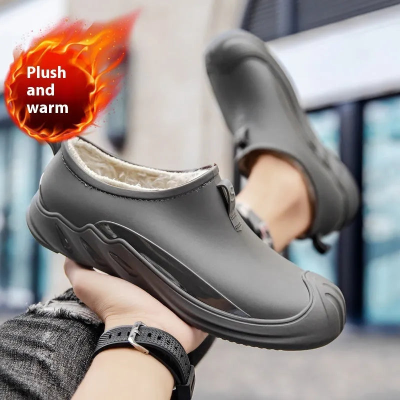 Men's short plastic rain boots in black, green or grey colours for waterproof protection