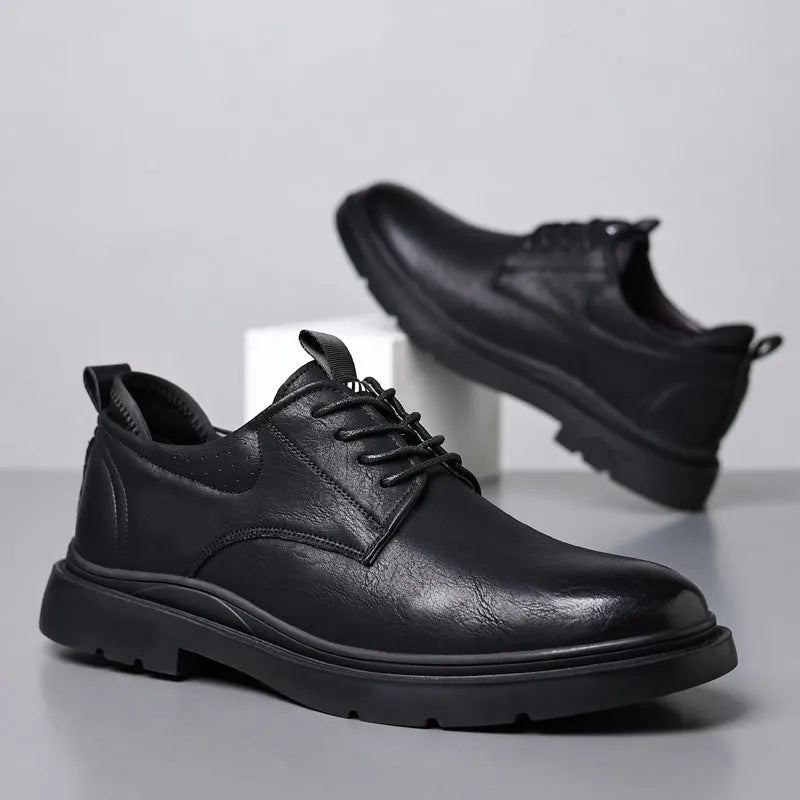 Men's black leather casual sneakers with sewing line detail on a two-layer cowhide upper and rubber sole.