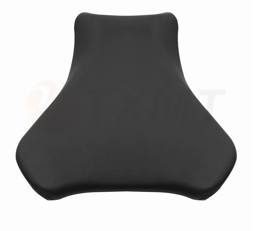 Black PU leather motorcycle seat cover fitted on a Suzuki GSXR1000, showing front and rear protection.
