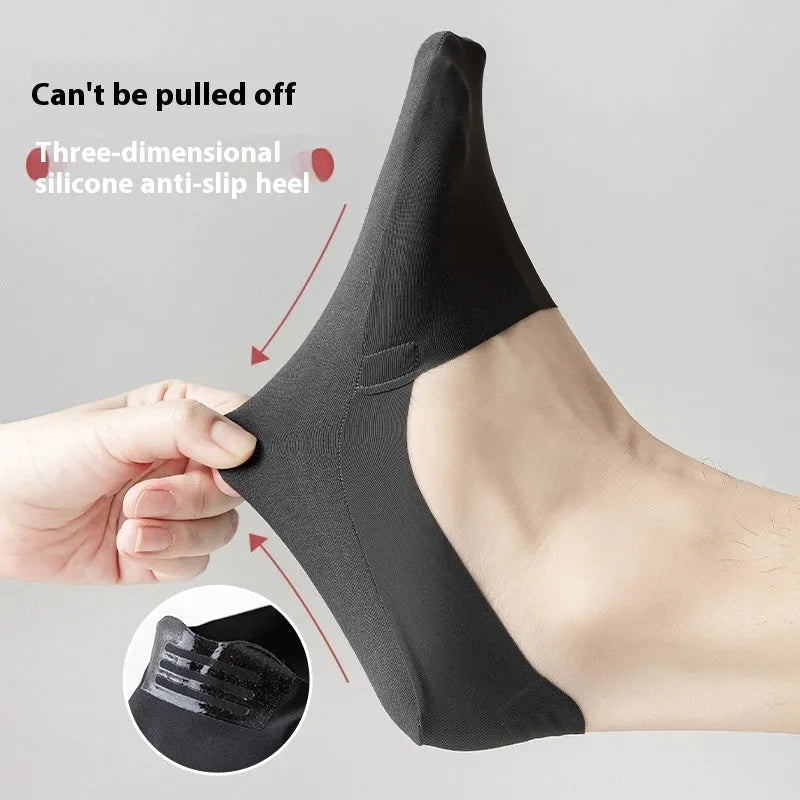 Men's low cut invisible seamless socks in pure cotton ice silk fabric with non-slip bottom