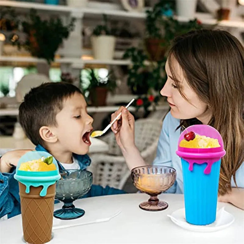 Blue 500ml slushy maker cup for homemade quick-frozen smoothies and ice cream.