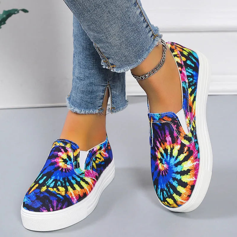 Women's low-top canvas trainers in multiple colours with flat rubber sole.