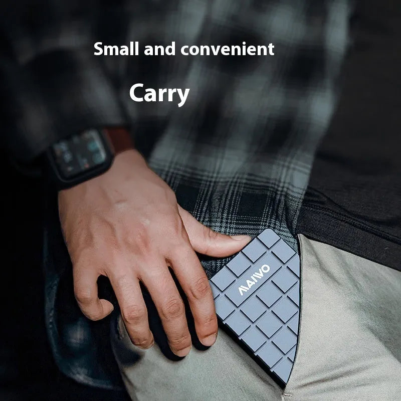 USB4 hard disk enclosure with aluminium alloy housing showing 40Gbps transfer speed and compact 50x118x13mm dimensions