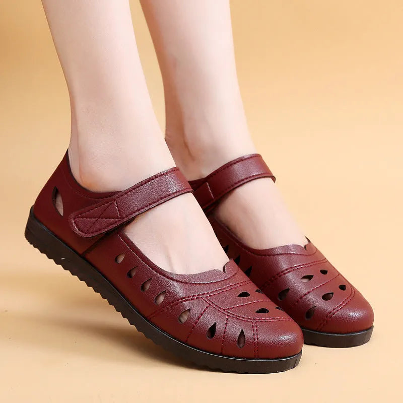 Women's hollow flat sandals in black with Velcro strap and imitation leather upper