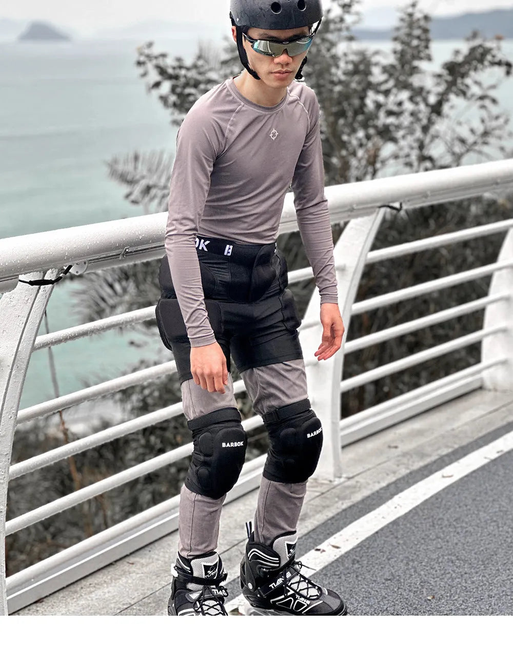 Black roller skating hip protection pants with NBR foam padding for fall safety