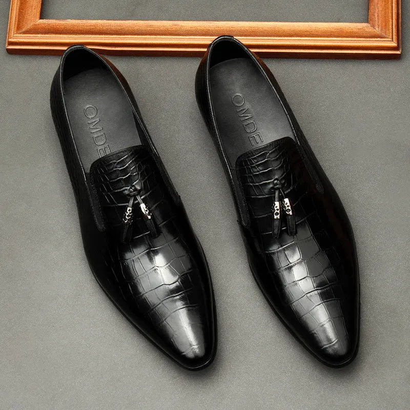 Formal men's pointed toe dress shoes in genuine cowhide leather, black colour, low-top design with rubber sole