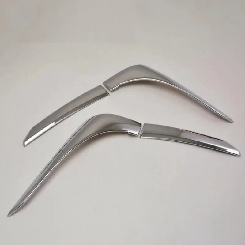 Silver tail light eyebrow trim for Mitsubishi Outlander, four-piece ABS electroplated set.