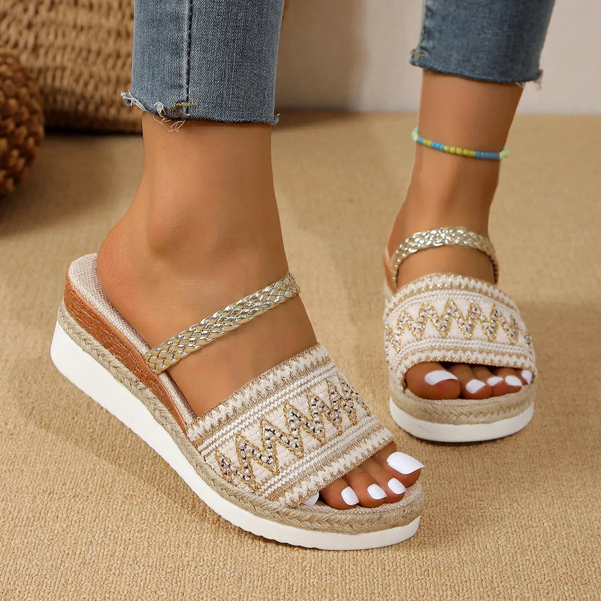 Women's colour-blocked wave-patterned sandals with thick rubber sole in beige