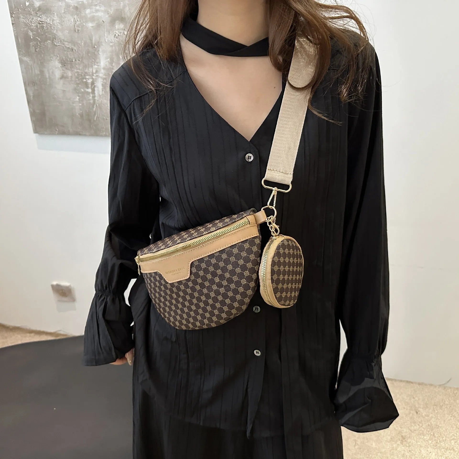 European American style portable crossbody bag with retro printing and sewing thread detail in black