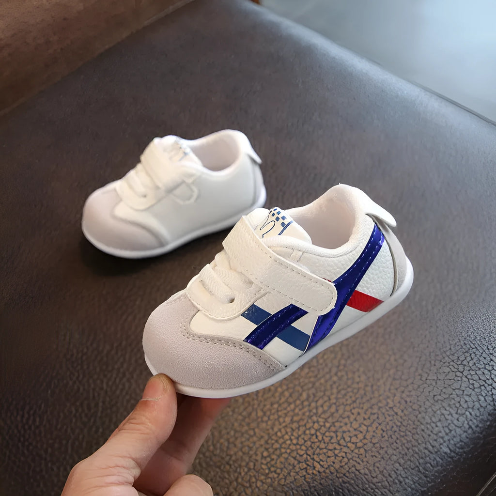 Toddler shoes 0-18 months with rubber antiskid sole, waterproof breathable upper, black or red, sizes 11cm to 13cm