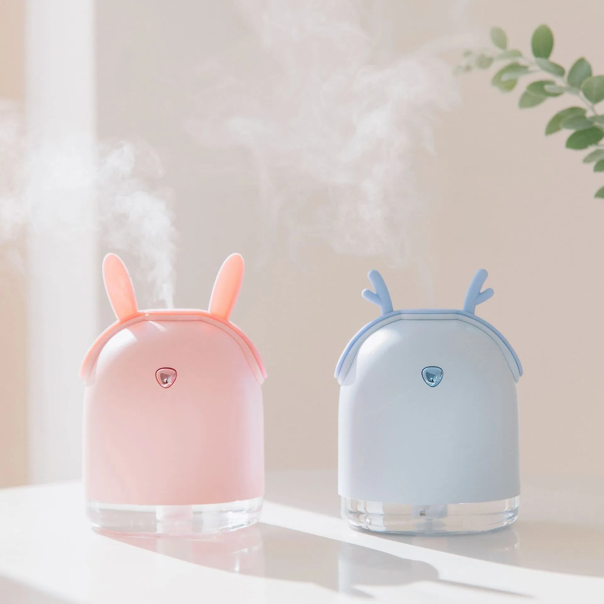 USB ultrasonic mini humidifier in blue with single fog outlet, compact size 91x117.5mm