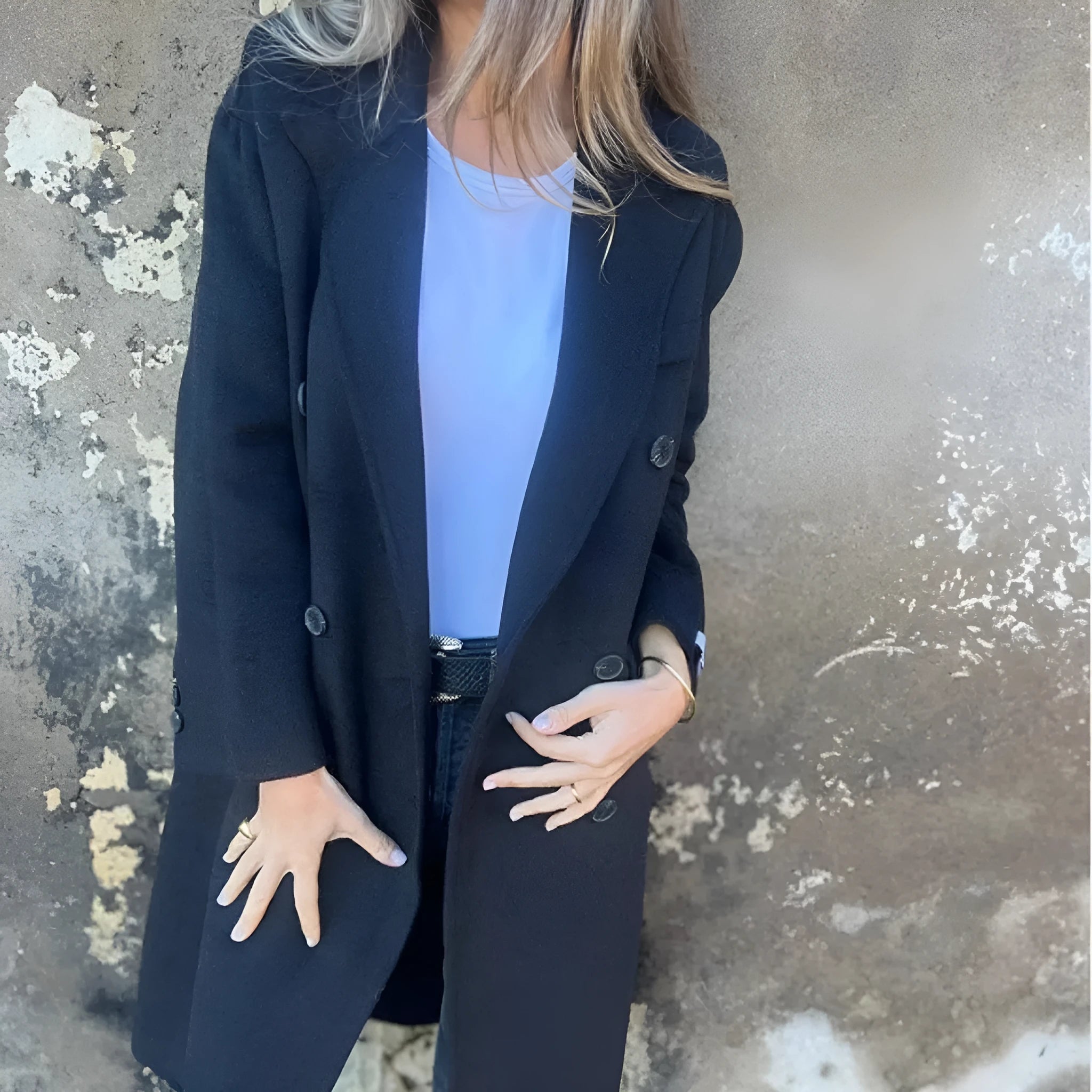 Women's mid-length double-breasted lapel jacket in solid colour polyester with long sleeves, loose fit version
