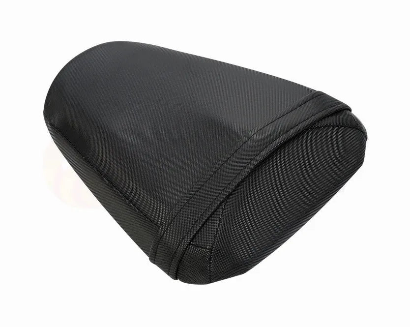 Black PU leather motorcycle seat cover fitted on a Suzuki GSXR1000, showing front and rear protection.