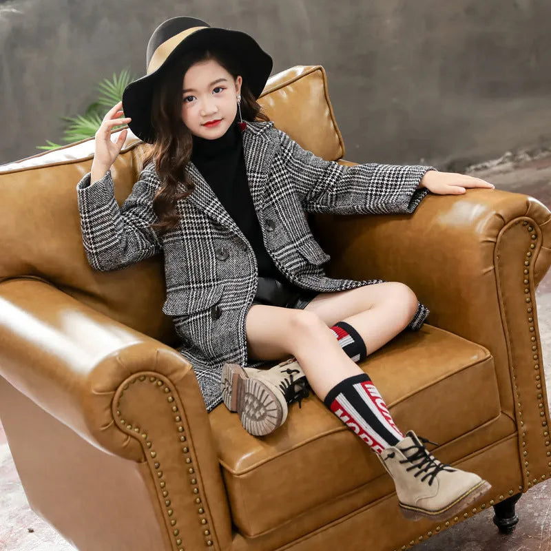 Grey houndstooth pattern coat with suit collar and long sleeves for girls.