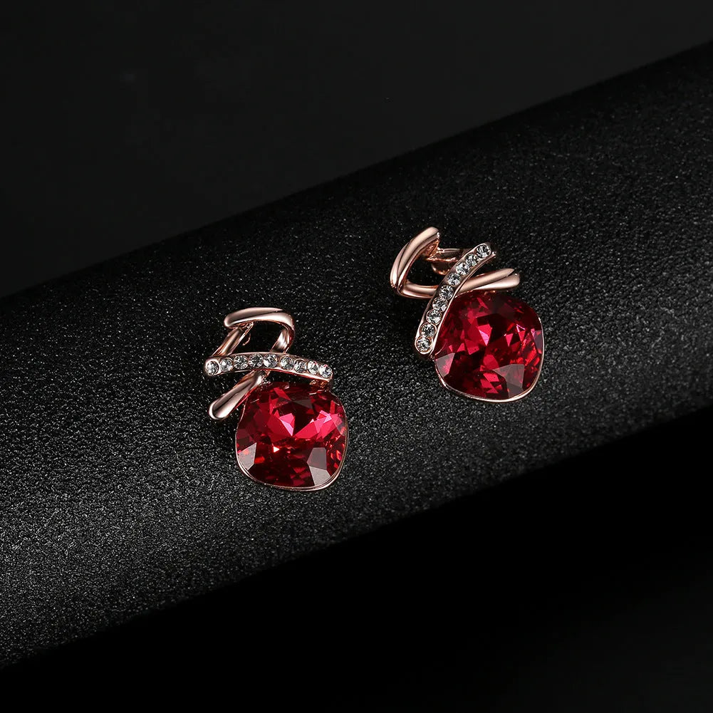 Women's alloy necklace and earring set with diamond-effect finish and water wave chain.