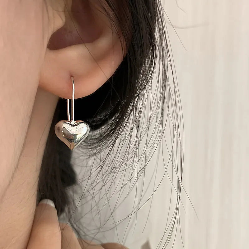 Silver heart-shaped earrings with three-dimensional glossy finish in Korean style