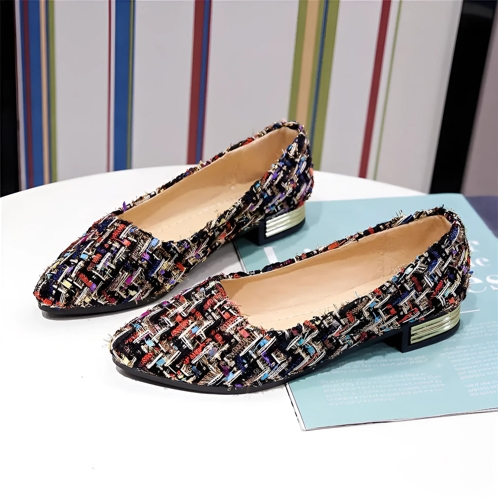 Women's low top canvas casual shoes in black with shallow cut design and flat rubber sole