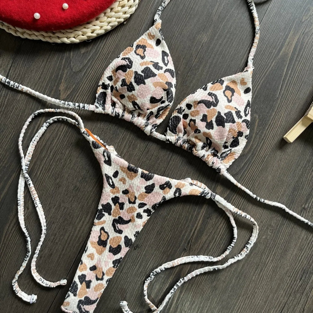 Women's printed bikini swimsuit with nylon fabric and cotton lining in available colours