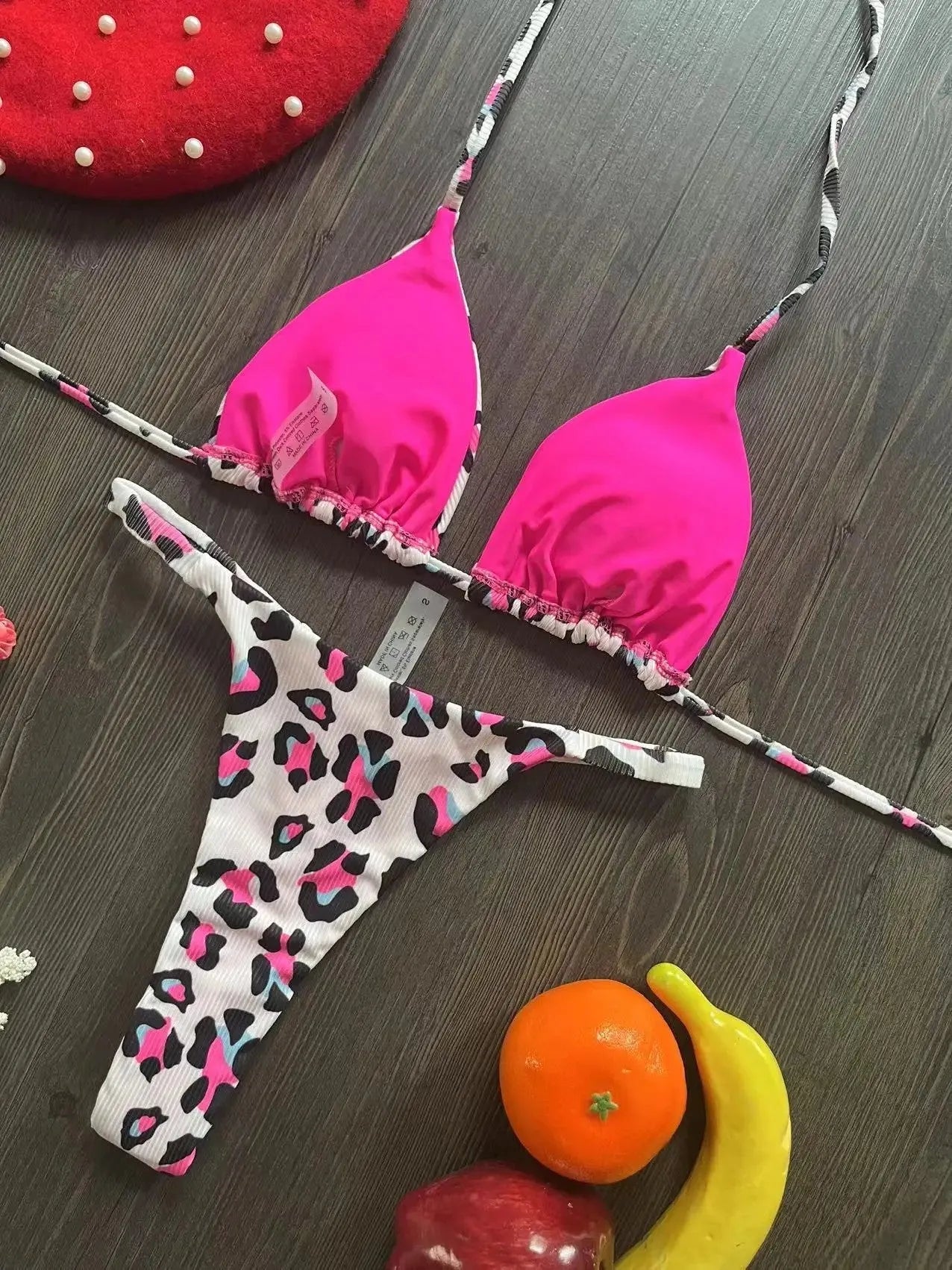 Women's printed bikini swimsuit with nylon fabric and cotton lining in available colours