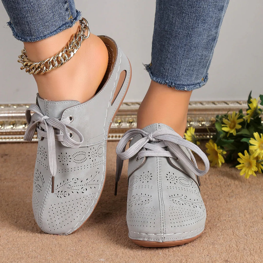 Women's lace-up wedge slippers in suede with a rubber sole, shown in a light grey colour.