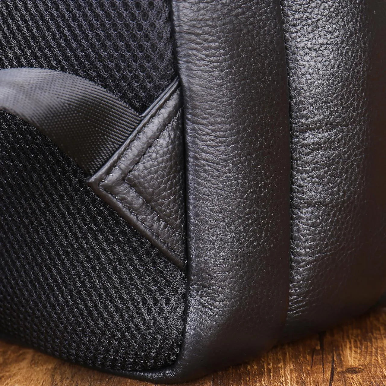 Genuine leather men's business commute bag black with contrast colour trim and airpillow straps